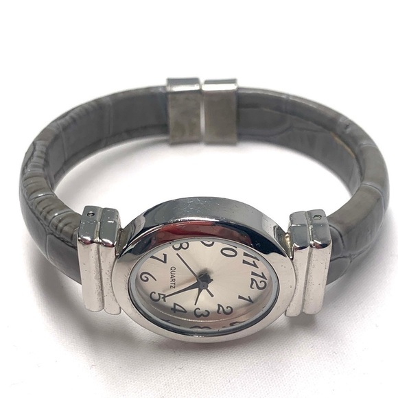 Women’s Analog Wristwatch Stainless Steel Bracelet Band Hinged Closure Quartz - Picture 7 of 10